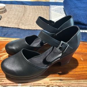 b.o.c. shoes - Womens 10.